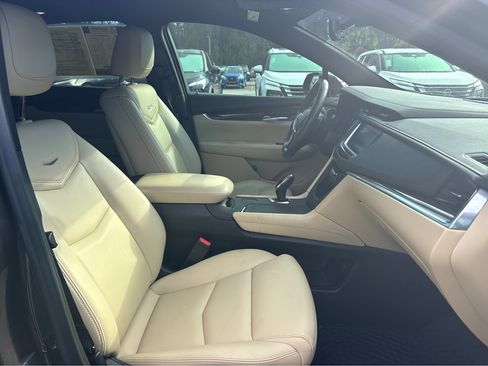 Used 2019 Cadillac XT5 FWD image 11