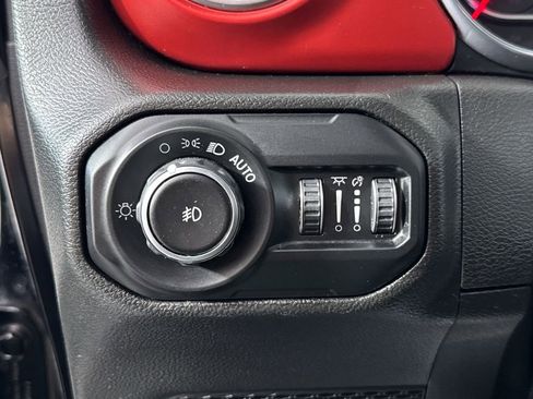 Used 2021 Jeep Wrangler Unlimited Rubicon w/ Xtreme Recon 35" Tire Package image 31