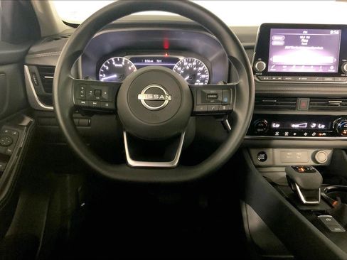 Used 2024 Nissan Rogue SV image 5