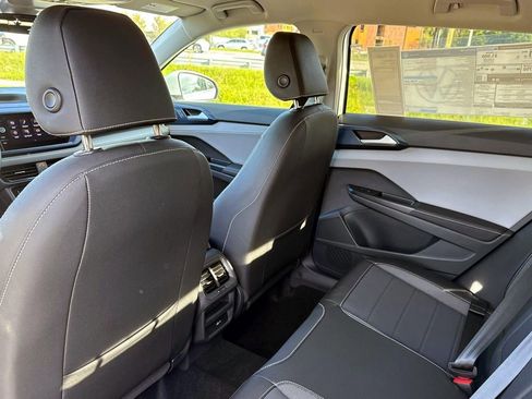 New 2024 Volkswagen Taos SE image 19