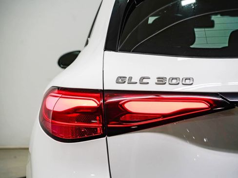 Used 2025 Mercedes-Benz GLC 300 image 9