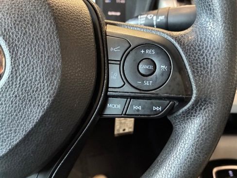 Used 2022 Toyota Corolla LE image 18