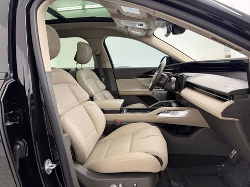 Used 2025 Lincoln Nautilus Reserve AWD/4WD image 33