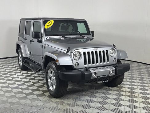 Used 2018 Jeep Wrangler Unlimited Sahara w/ Connectivity Group AWD/4WD image 3
