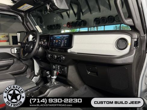 Used 2024 Jeep Wrangler Unlimited Sport AWD/4WD image 10