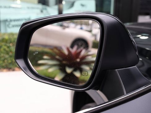 Used 2023 Toyota Highlander XLE image 10