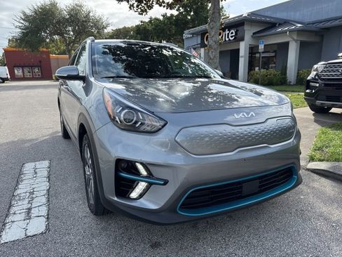 Used 2022 Kia Niro EX w/ Cold Weather Package image 2