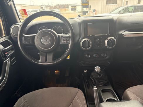 Used 2017 Jeep Wrangler Unlimited Rubicon w/ Max Tow Package image 5