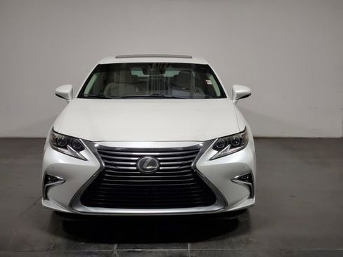 Used 2017 Lexus ES 350 w/ Luxury Package image 3