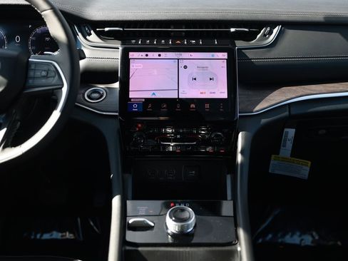 New 2025 Jeep Grand Cherokee Limited image 24