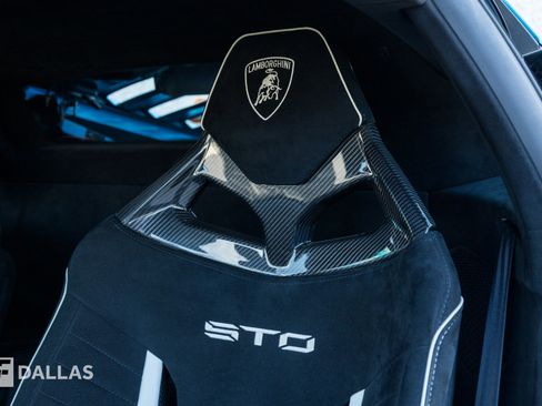 Used 2021 Lamborghini Huracan STO RWD image 29