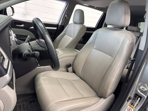 Used 2019 Toyota Highlander XLE image 16