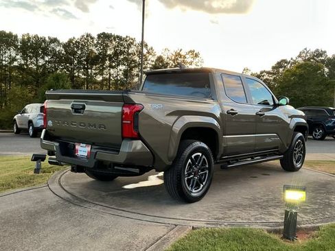 Used 2025 Toyota Tacoma TRD Sport AWD/4WD image 7