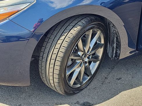 Used 2018 MAZDA MAZDA3 Touring FWD image 34