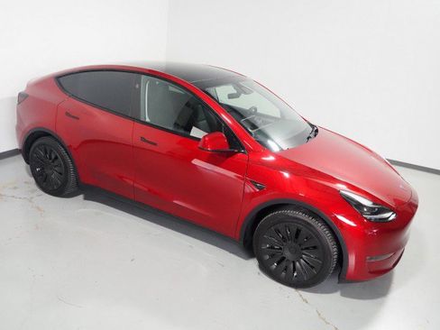 Used 2024 Tesla Model Y Long Range AWD/4WD image 13