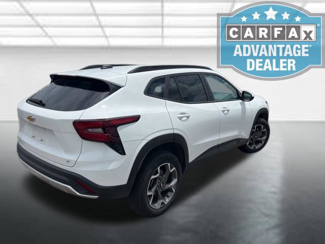 Used 2025 Chevrolet Trax LT FWD image 3