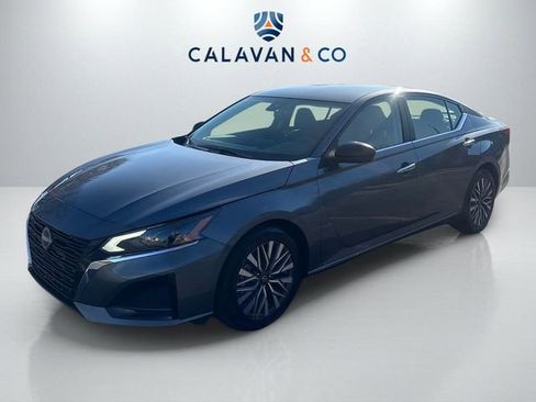 Used 2025 Nissan Altima 2.5 SV image 3