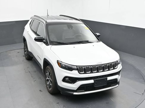 Used 2025 Jeep Compass Limited AWD/4WD image 16