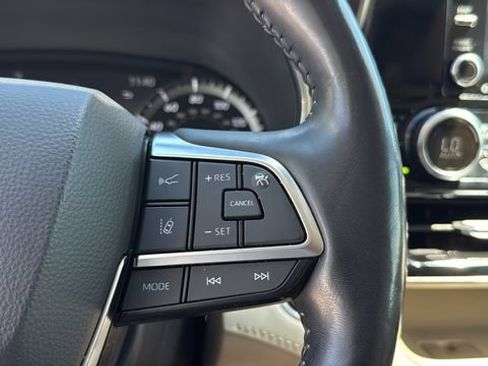 Used 2021 Toyota Highlander Limited FWD image 21