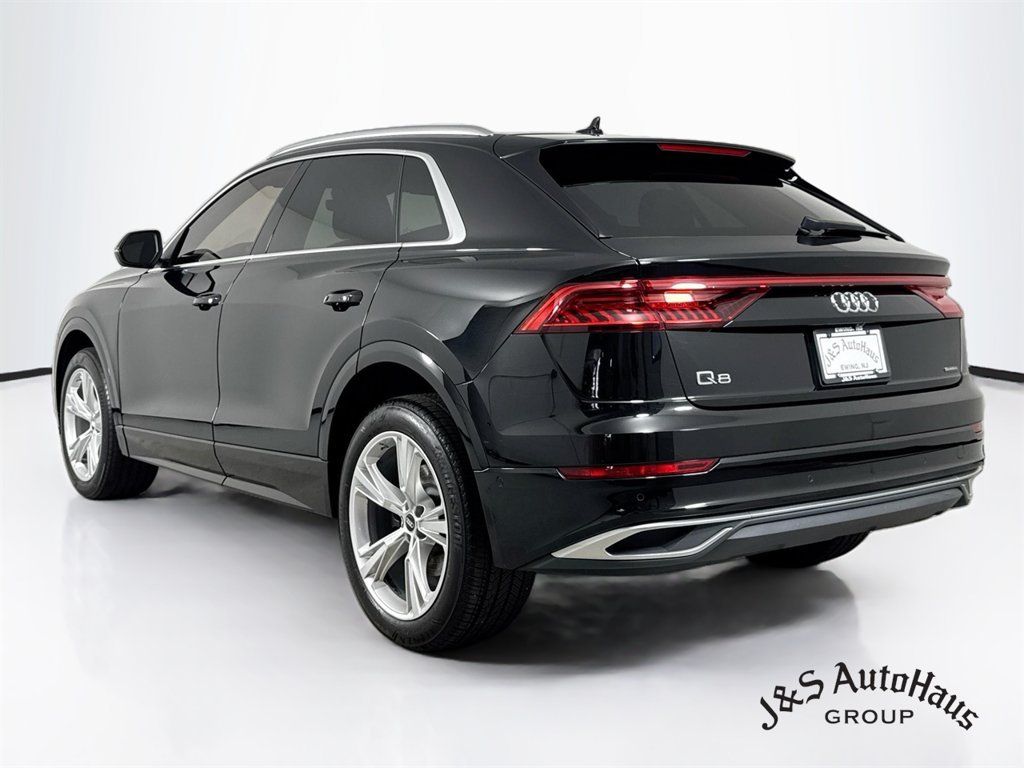 Used 2022 Audi Q8 Premium Plus w/ Premium Plus Package AWD/4WD image 5