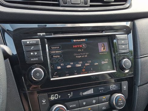 Used 2018 Nissan Rogue SV AWD/4WD image 17