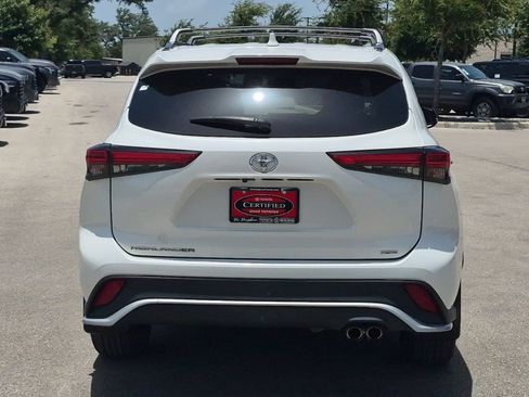 Used 2021 Toyota Highlander XSE FWD image 4