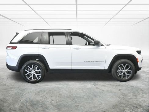 Used 2025 Jeep Grand Cherokee Limited image 7
