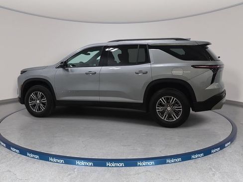 Used 2025 Chevrolet Traverse LT w/ Driver Confidence Package FWD image 9
