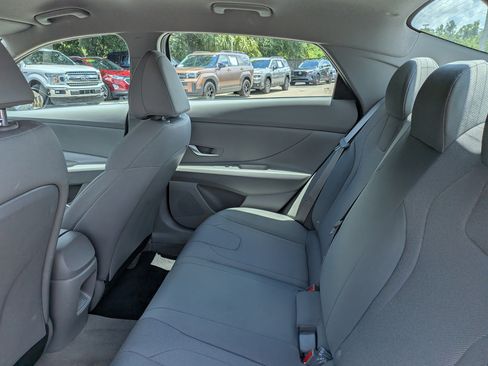 Used 2025 Hyundai Elantra SE FWD image 13