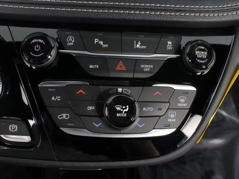 New 2026 Chrysler Pacifica Select image 7