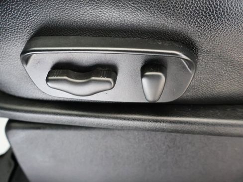 Used 2010 Nissan Titan SE w/ SE Value Truck Pkg image 12