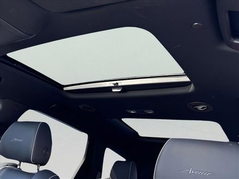 Used 2022 Buick Enclave Avenir w/ Avenir Technology Package image 18