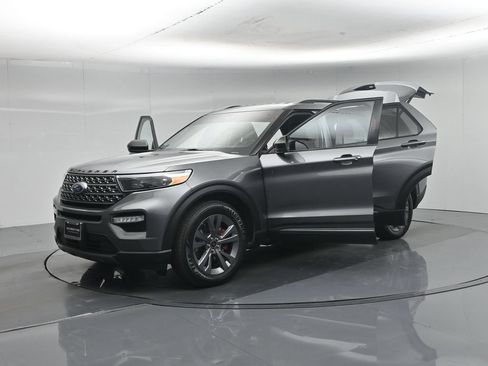 Certified 2023 Ford Explorer XLT w/ Equipment Group 202A RWD image 36