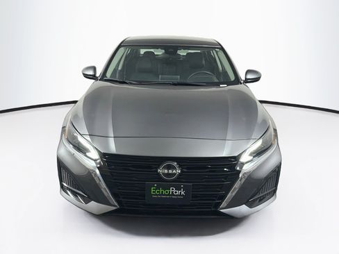 Used 2023 Nissan Altima 2.5 SV FWD image 2
