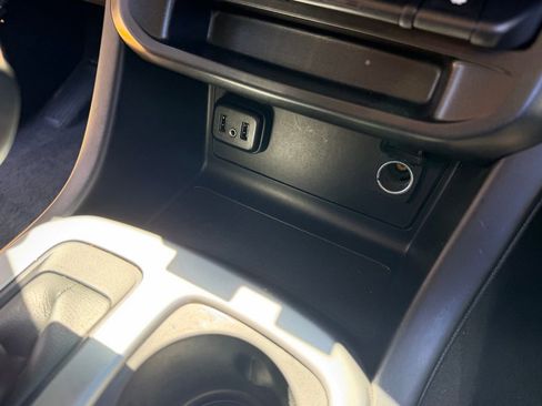 Used 2019 Chevrolet Colorado LT w/ LT Convenience Package AWD/4WD image 16