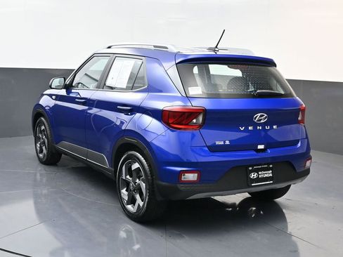 Certified 2025 Hyundai Venue SEL image 6