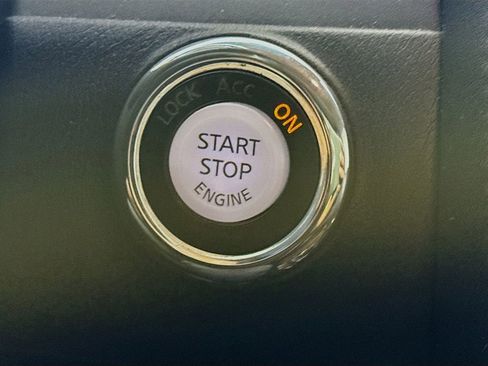 Used 2017 INFINITI QX80 2WD w/ Driver Assistance Package image 19