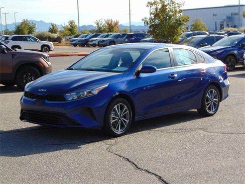 Used 2023 Kia Forte LXS image 8