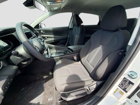 New 2026 Hyundai Elantra SE image 19