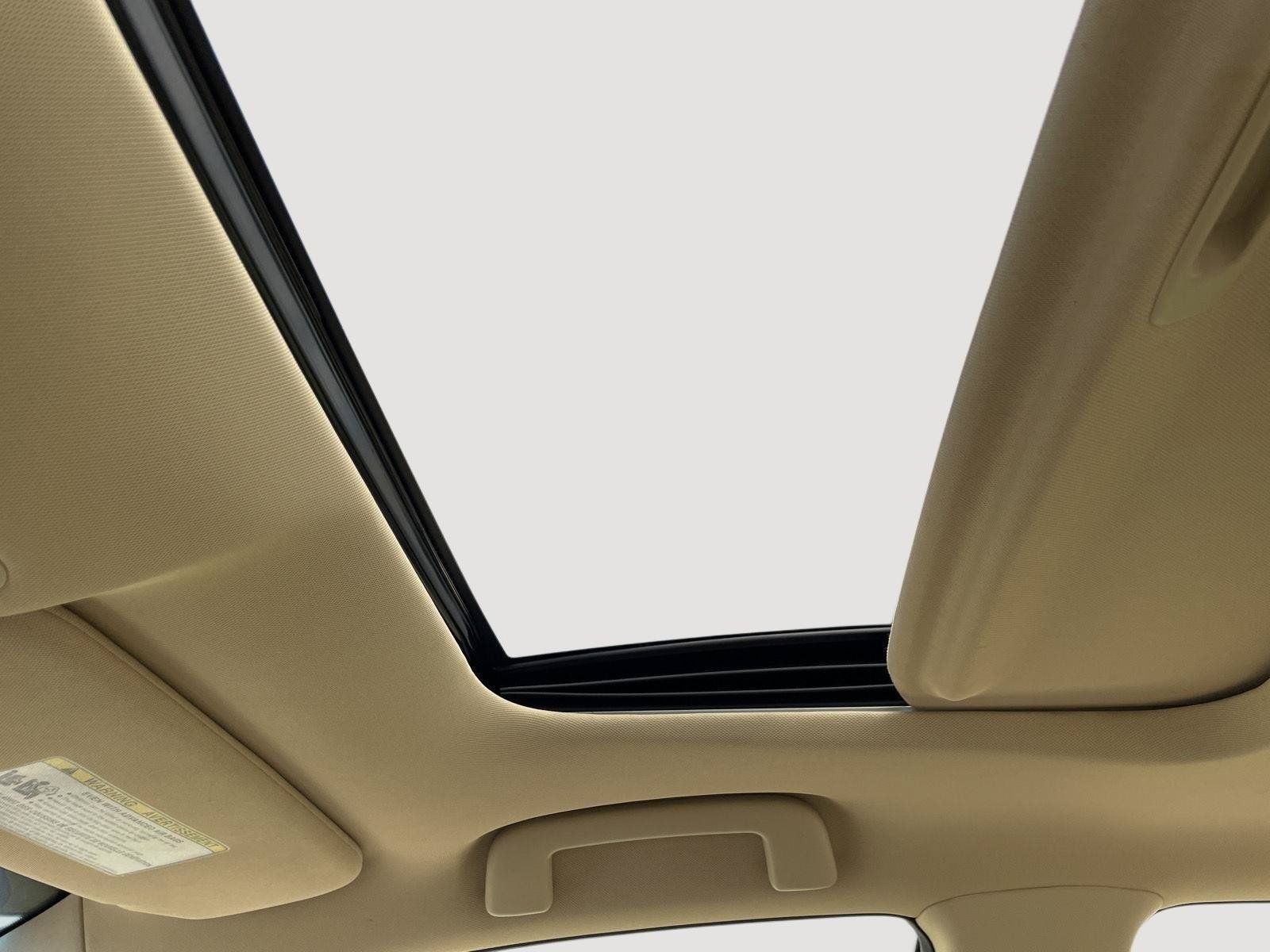 Used 2015 Toyota Avalon XLE Touring FWD image 4
