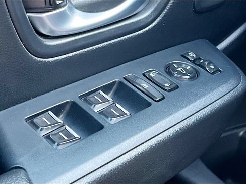 Used 2025 Honda Pilot TrailSport image 17