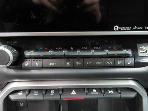 Used 2022 Toyota Tundra Platinum image 49