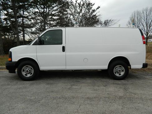 Used 2017 GMC Savana 2500 image 4