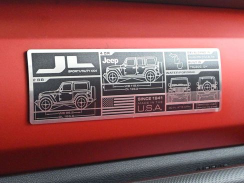 Used 2018 Jeep Wrangler Unlimited Rubicon w/ Dual Top Group AWD/4WD image 24