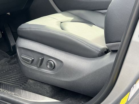 New 2026 Toyota Highlander Platinum image 10