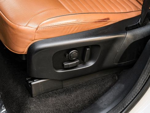 Used 2020 Land Rover Discovery HSE Luxury image 31