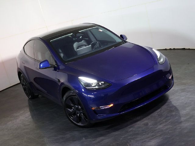 Used 2024 Tesla Model Y Long Range AWD/4WD image 7