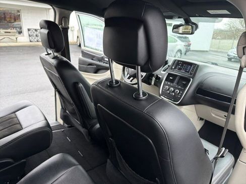 Used 2019 Dodge Grand Caravan SXT image 26