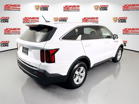 Used 2022 Kia Sorento LX image 15