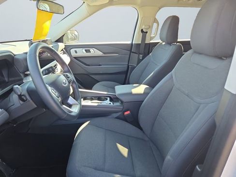 Used 2025 Ford Explorer Active AWD/4WD image 9
